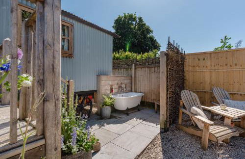 Spindleberry Hut - Photo 2