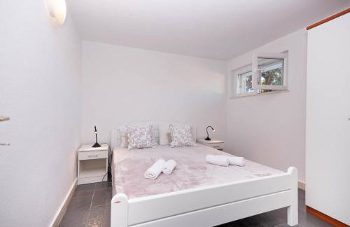 Amazing house W pool and big sunny terrace close to sea & beach - Photo 9