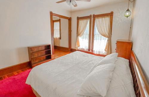 Cozy Victorian Apartment Downtown Sleeps 5 - Foto 16