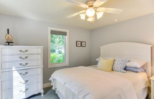 Coastal-Modern Home Less Than 3 Mi to Charlestown Beach! - Foto 17