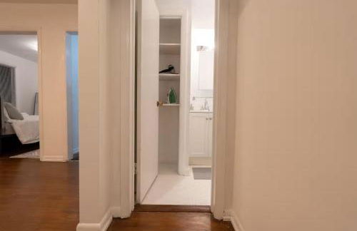 Two Bedroom house in Skokie with full kitchen and parking - Photo 22