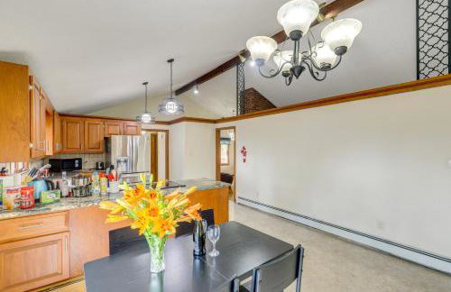 Peek-a-Boo Lake Views and Yard Windham Home - Foto 10