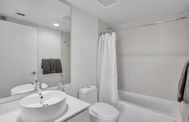 Luxury Condo at Beach Walk Resort - Foto 18