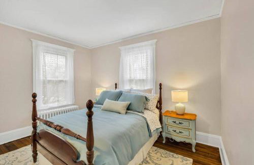 Classic West Hartford Center Apartment - Foto 9