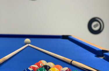 4 bedroom home with Garden, Game room, Parking- Esho Stays - Foto 1