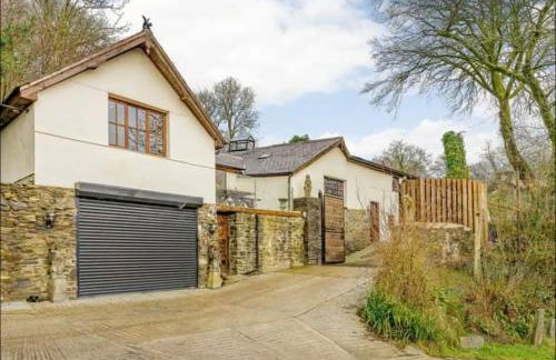 Coed Y Ddraig - themed 3 bedroom cottage, with bar & pool table - Photo 21