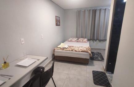 Kitnet independente confortável e muito bem localizada - Foto 1