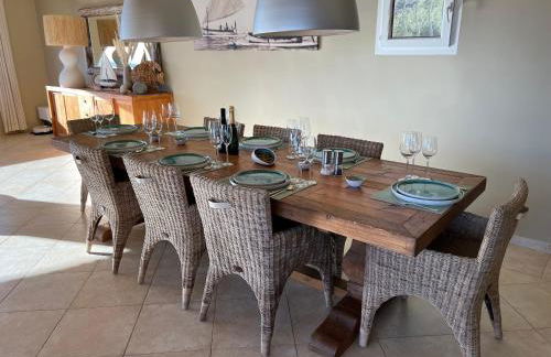 Villa La Genestière - Familienoase und Golfertraum mit Infinity-Pool und 180-Grad-Panoramablick bis zum Meer - Foto 68