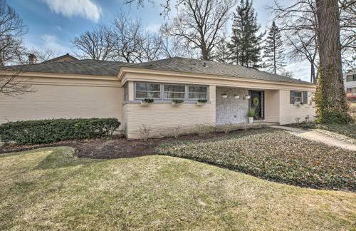 Home with Office and Yard 25 Mi to Downtown Chicago! - Foto 3