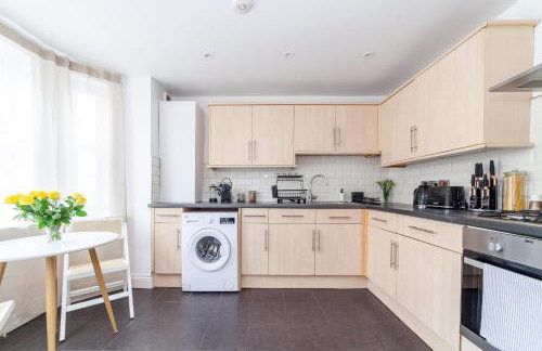 Arte Stays Serviced Houses Stratford - 3 Bedrooms 2 Bathrooms Houses London, Stratford, Maryland, Free Parking, Garden, Weekly or Monthly Stays - up to 8 guests - Foto 52