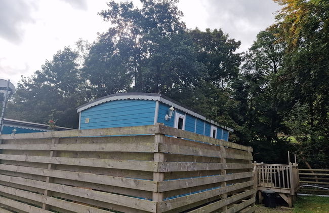 Cabin - Sleeps 2 hot tub & Parking - Photo 7