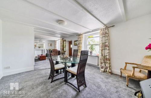 4 Bed-2 Bath-Bar-Pool Table-Library- Xmas venue - Photo 16