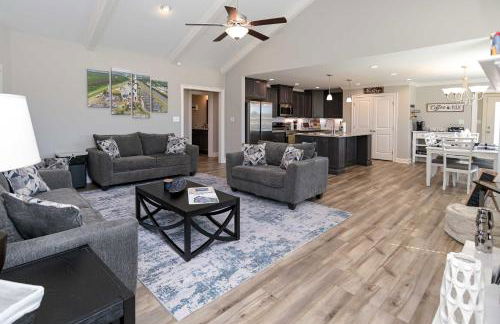 Spacious Hazel Green Home with Fireplace, Yard! - Foto 4