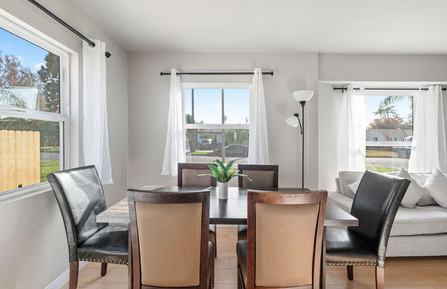 Luxury Modern Retreat w Spacious Yard Premium Comfort - Foto 23