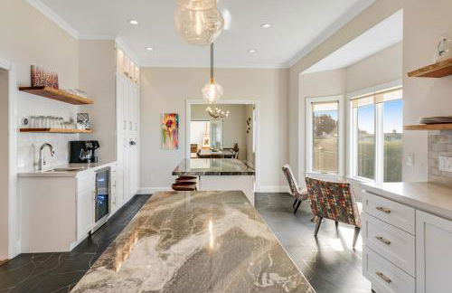 Oceantfront Estate with Luxury Kitchen & Game Room - Photo 11