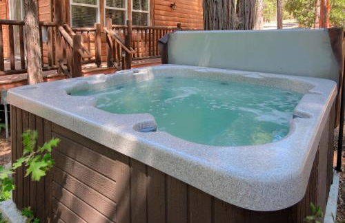 Rivercrest Lodge with Hot Tub-Pool Table-Firepit - Foto 5