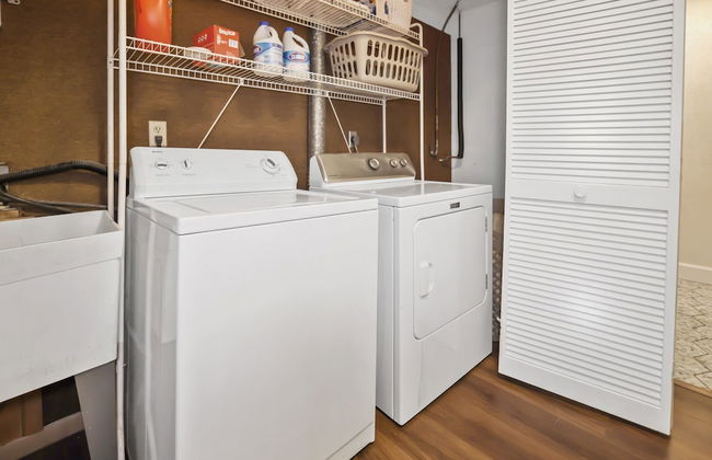 Golden Retreat: Expansive 6BR Home w Heated Pool ~ - Foto 36