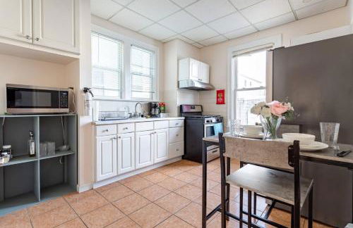 City Outside Serenity Inside: 2B1B NYC - 40 Min - Photo 25