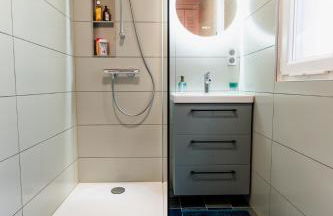 Luna - Cosy Appartement 50m2 - Place Parking Privé -Ascenseur - Position Centrale Gare - Pompidou - Nouvelle Ville - 2 à 4 Personnes - Foto 22