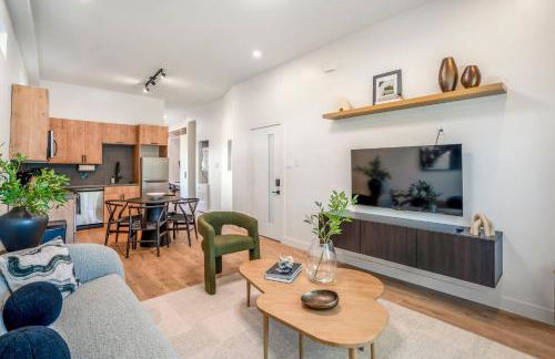 Smart Amenities & Modern Charm – Houston Studio! - Foto 12