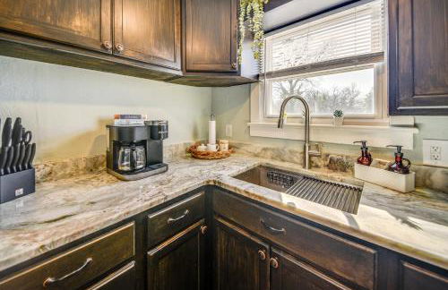 Family-Friendly Main St Gloucester Apt with Balcony! - Foto 12