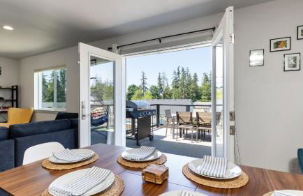 Twin Oaks Retreat by AvantStay Mins to Freeland - Photo 3