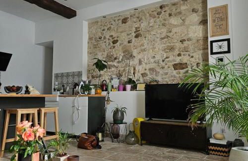 Appartement T2 charmant, calme, terrasse & parking - Photo 4