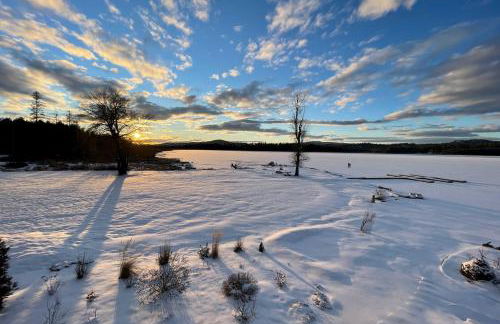 Charming Lakefront Cabin with Deck and Fire Pit! - Foto 27