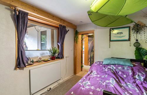 Hobbit Lounge - Photo 18