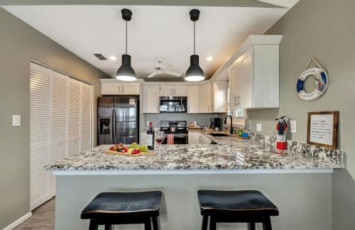 Exquisite Lakefront Pool House Awaits Pool 10 PPL - Foto 4