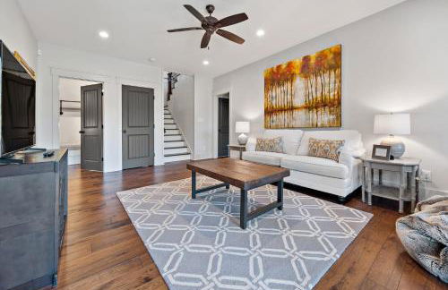 Hilltop Lodge Opulent Lakefront Living in Lake James - Photo 22