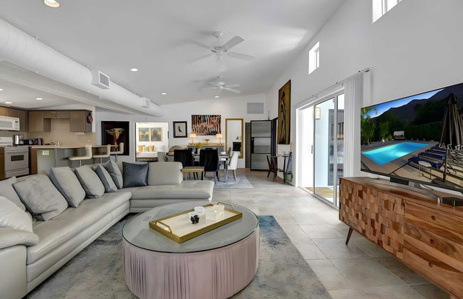 Modern Oasis w/ Pool, Patio Lounge, & Mountain Views Palo Verde by Avantstay - Foto 6