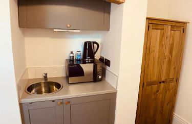 Carlton Guest Suites - Weymouth - Photo 8