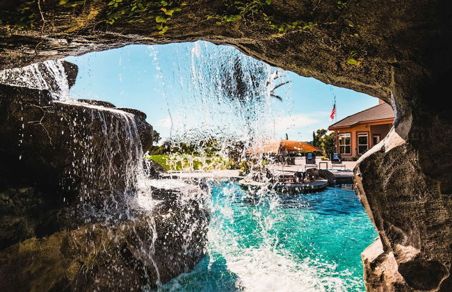 Mermaid by Avantstay Private Estate w/ Pool, Volleyball & Arcade! - Photo 14