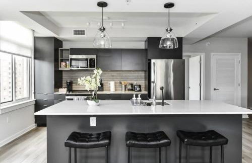 2BR Urban Retreat Gym Parkng and Scenic Rooftop - Foto 7