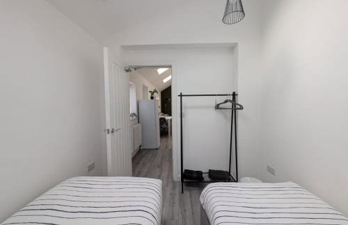 6 bedroom 6 Ensuite 1 min to M6 Jct 9 15 min to Bham - Foto 9