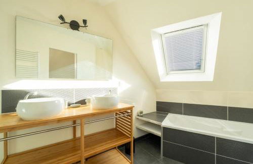 Maison avec garage et jardin - Photo 9