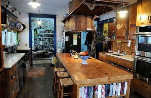 Charmingly Historic Cottage Rental Perfect for Large Groups in Aurora, New York - Foto 2