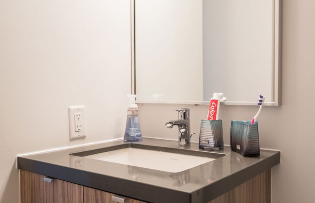 QuickStay - Luxury in Yorkville (Yonge & Bloor) - Photo 13