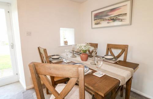 Manor Barn Cottage - Photo 9