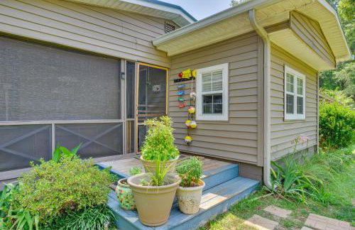 Lake Sinclair Crooked Creek Cottage with Fire Pit! - Foto 21