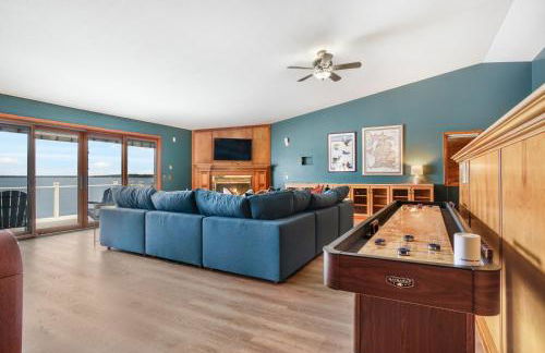 6BR Houghton Lake House with Indoor Pool, Hot Tub and Golf Simulator - Photo 27