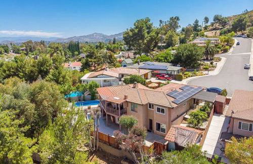 Majestic 5BR Villa with Guesthouse, Pool & Spa - Foto 39