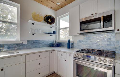 Sunny Waveland Home Rental with Pool Walk to Beach! - Foto 9