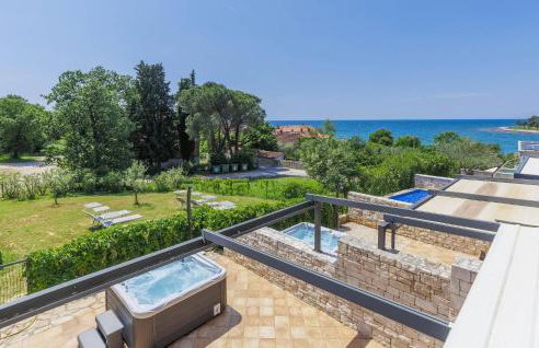 3 Bedroom Awesome Home In Umag - Foto 2