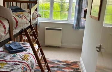 Spacious 4 bed family home near coast - Foto 35