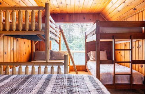 Sequoia Retreat- Spacious Cabin, Hot tub, & Sundeck - Foto 31