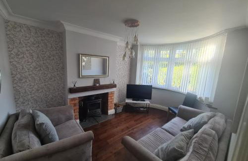 L & J Escapes - 8 Bedrooms suitable for Contractors and Families- Private parking available for 6 vehicles - Foto 32