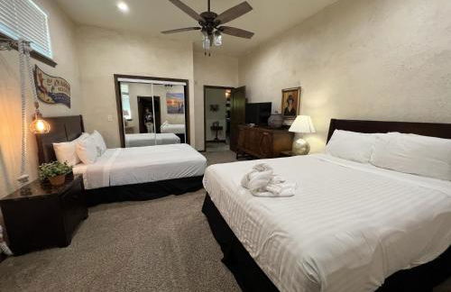 C25, Four bedroom, 4 1 2 bath luxury log-sided cottage with hot tub cottage - Foto 73