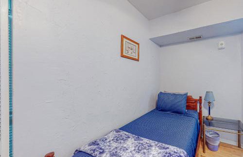 Oceanview condo with pool, beach access, jetted tub, W/D, & AC - Foto 9